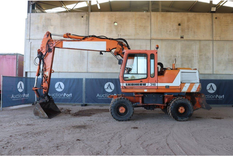 Liebherr A316 - حفار ذو عجلات: صورة 2 Liebherr A316 - حفار ذو عجلات: صورة 2