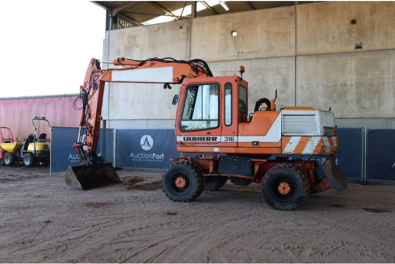 Liebherr A316 - حفار ذو عجلات: صورة 3 Liebherr A316 - حفار ذو عجلات: صورة 3