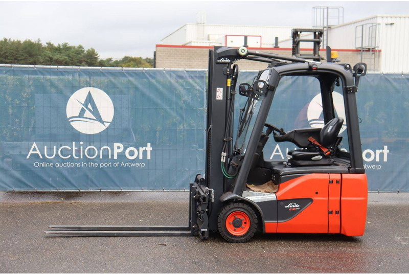 Linde E16C-02 - رافعة شوكية كهربائية: صورة 1 Linde E16C-02 - رافعة شوكية كهربائية: صورة 1