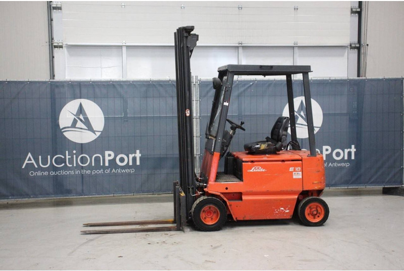 Linde E18P - رافعة شوكية كهربائية: صورة 1 Linde E18P - رافعة شوكية كهربائية: صورة 1