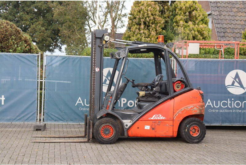 Linde H25T - رافعة شوكية تعمل بالغاز: صورة 1 Linde H25T - رافعة شوكية تعمل بالغاز: صورة 1