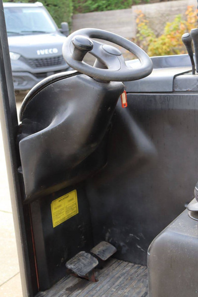 رافعة شوكية للوصول للأماكن الضيقة Linde R16: صورة 16