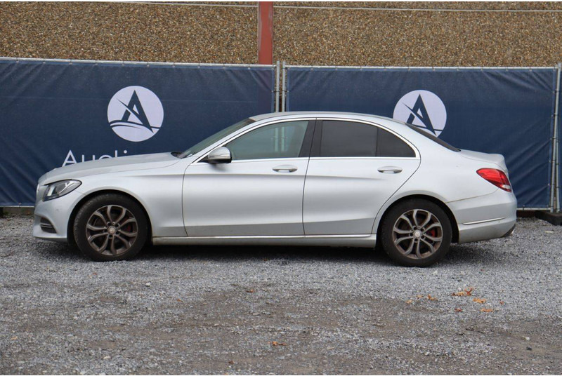 Mercedes-Benz C-Klasse 200 - سيدان: صورة 2 Mercedes-Benz C-Klasse 200 - سيدان: صورة 2