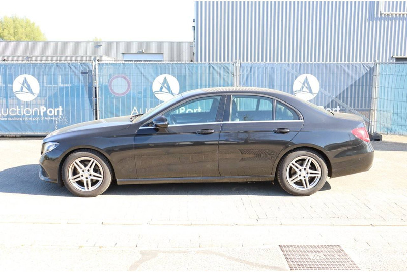 Mercedes-Benz E-Klasse 200 D - سيدان: صورة 2 Mercedes-Benz E-Klasse 200 D - سيدان: صورة 2