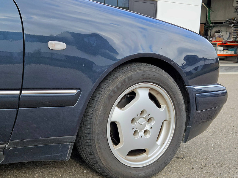 Mercedes-Benz E-Klasse (W210) _ 300 D Automatic - سيدان: صورة 5 Mercedes-Benz E-Klasse (W210) _ 300 D Automatic - سيدان: صورة 5