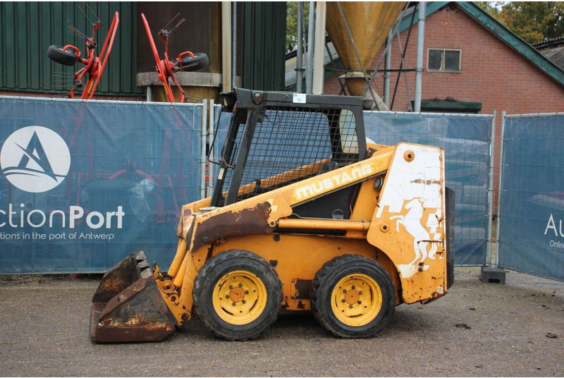 Mustang 2040 - اللودر بعجل: صورة 1 Mustang 2040 - اللودر بعجل: صورة 1