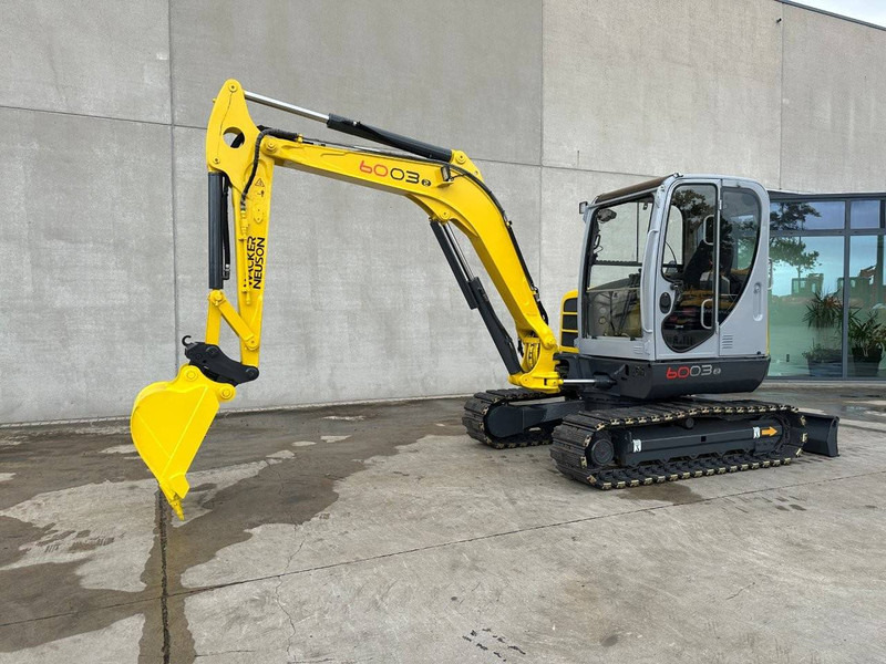 Neuson 6003 - حفار زاحف: صورة 1 Neuson 6003 - حفار زاحف: صورة 1