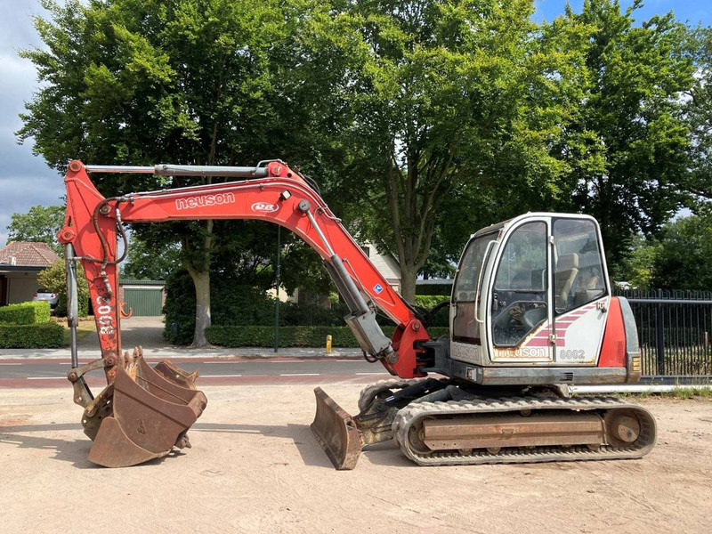 Neuson 8002 - حفار زاحف: صورة 1 Neuson 8002 - حفار زاحف: صورة 1