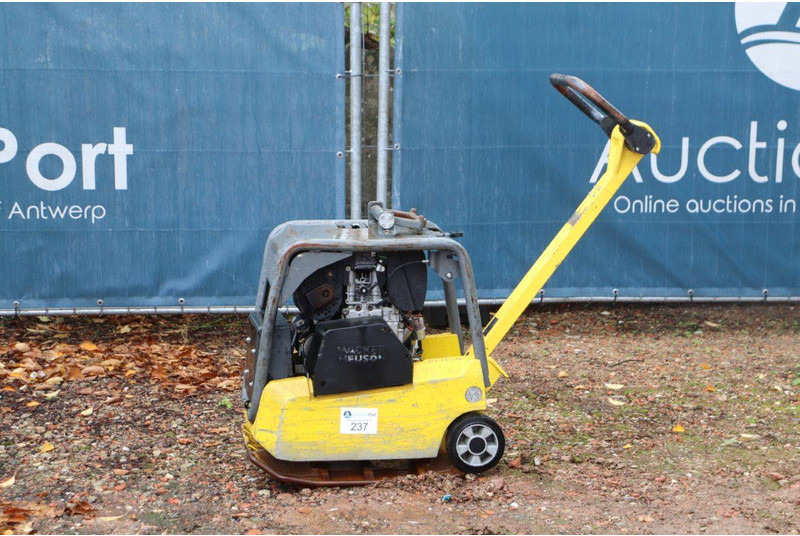 Neuson DPU3050 - صفيحة هزازة: صورة 1 Neuson DPU3050 - صفيحة هزازة: صورة 1