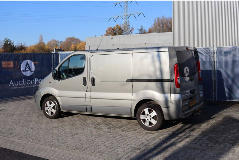 Opel Vivaro 2.0CDTI/66KW-E4 2.7T L1H1 - فان: صورة 4 Opel Vivaro 2.0CDTI/66KW-E4 2.7T L1H1 - فان: صورة 4