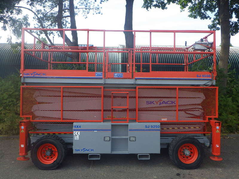 Skyjack SJ9250RT - مرفاع مقصي: صورة 1 Skyjack SJ9250RT - مرفاع مقصي: صورة 1