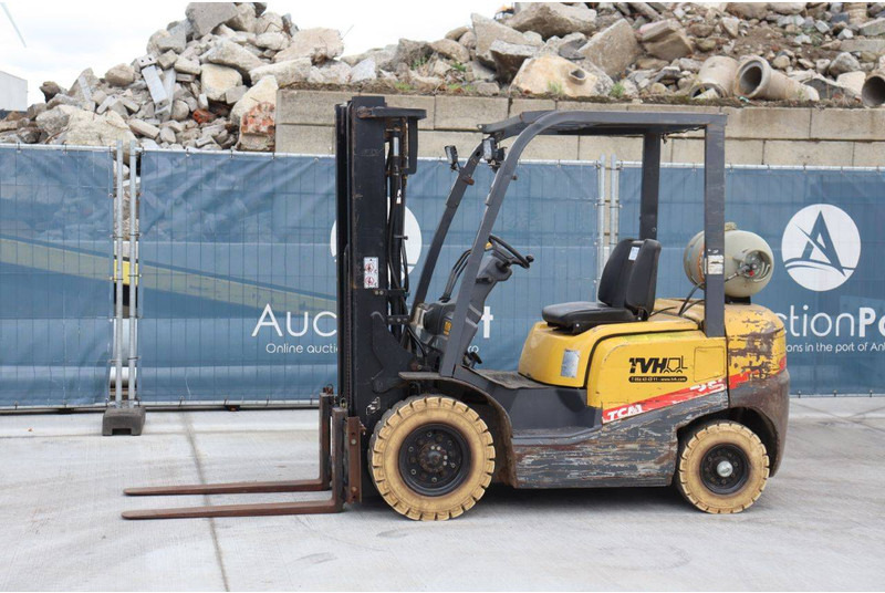 TCM TCM-FG25T-3 - رافعة شوكية تعمل بالغاز: صورة 1 TCM TCM-FG25T-3 - رافعة شوكية تعمل بالغاز: صورة 1