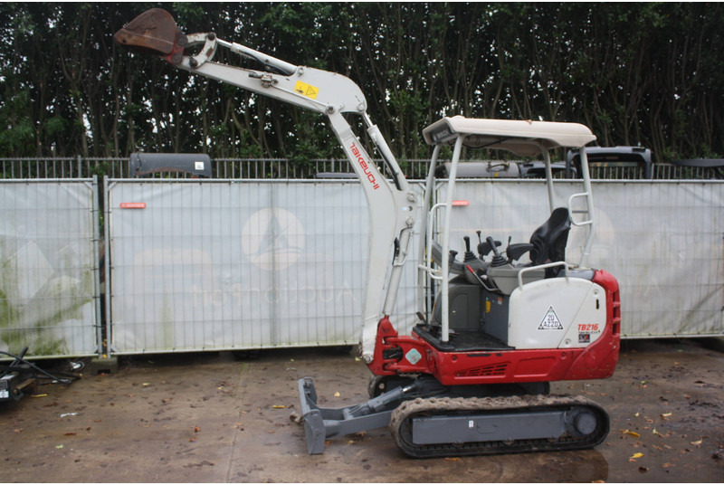 Takeuchi TB216 - حفار صغير: صورة 4 Takeuchi TB216 - حفار صغير: صورة 4