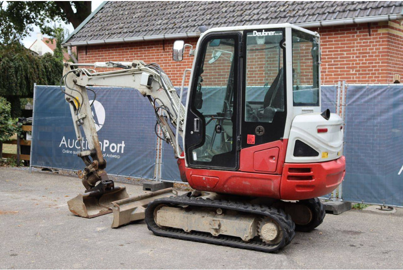 Takeuchi TB230 - حفار زاحف: صورة 3 Takeuchi TB230 - حفار زاحف: صورة 3