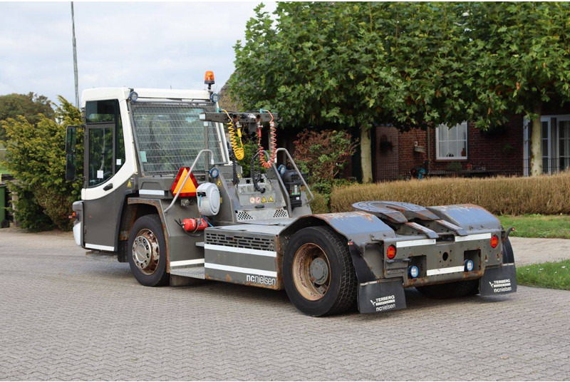 Terberg DT183 Mega - شاحنة نقل نصف مقطورة بالميناء: صورة 4 Terberg DT183 Mega - شاحنة نقل نصف مقطورة بالميناء: صورة 4