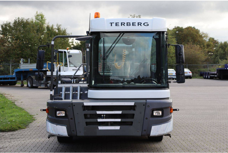 شاحنة نقل نصف مقطورة بالميناء Terberg DT183 Mega: صورة 9 شاحنة نقل نصف مقطورة بالميناء Terberg DT183 Mega: صورة 9