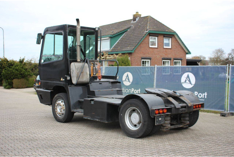 Terberg YT182 - شاحنة نقل نصف مقطورة بالميناء: صورة 3 Terberg YT182 - شاحنة نقل نصف مقطورة بالميناء: صورة 3