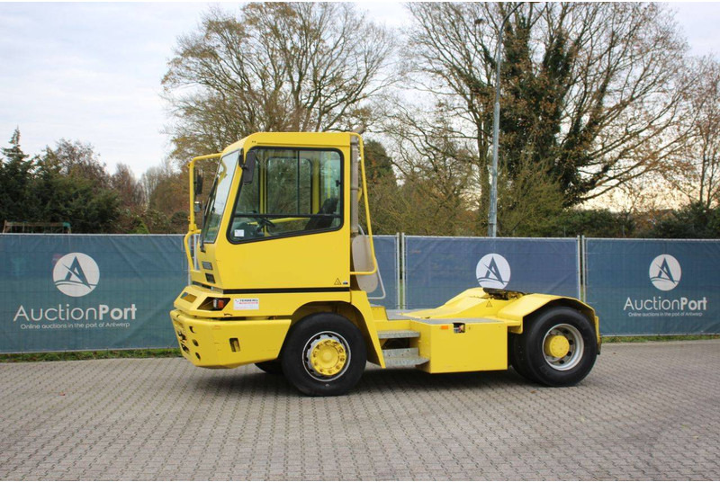 Terberg YT182 - شاحنة نقل نصف مقطورة بالميناء: صورة 1 Terberg YT182 - شاحنة نقل نصف مقطورة بالميناء: صورة 1