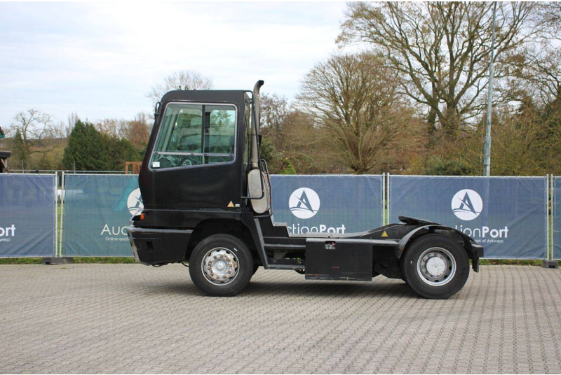 Terberg YT182 - شاحنة نقل نصف مقطورة بالميناء: صورة 2 Terberg YT182 - شاحنة نقل نصف مقطورة بالميناء: صورة 2