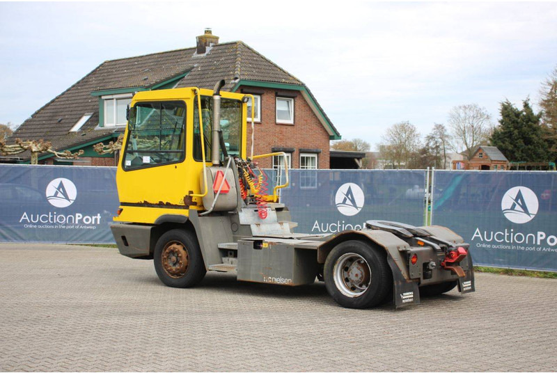 Terberg YT182 - شاحنة نقل نصف مقطورة بالميناء: صورة 3 Terberg YT182 - شاحنة نقل نصف مقطورة بالميناء: صورة 3