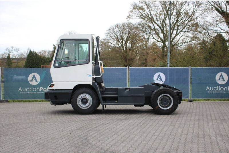 Terberg YT222 - شاحنة نقل نصف مقطورة بالميناء: صورة 2 Terberg YT222 - شاحنة نقل نصف مقطورة بالميناء: صورة 2