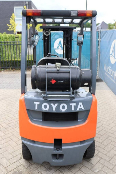 Toyota 02-8FGF18 - رافعة شوكية تعمل بالغاز: صورة 5 Toyota 02-8FGF18 - رافعة شوكية تعمل بالغاز: صورة 5