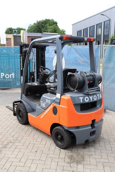 Toyota 02-8FGF18 - رافعة شوكية تعمل بالغاز: صورة 4 Toyota 02-8FGF18 - رافعة شوكية تعمل بالغاز: صورة 4