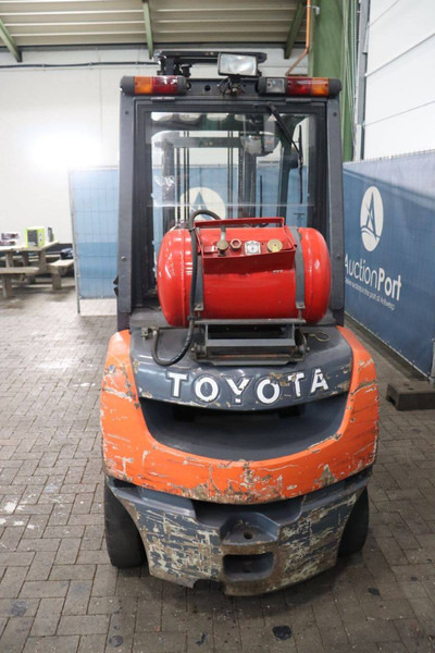 Toyota 02-8FGF25 - رافعة شوكية تعمل بالغاز: صورة 5 Toyota 02-8FGF25 - رافعة شوكية تعمل بالغاز: صورة 5