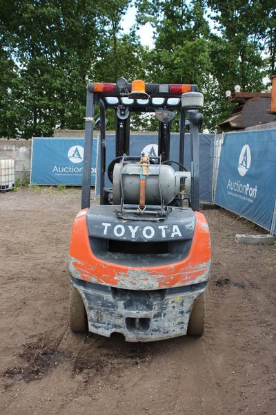 Toyota 02-8FGF25 - رافعة شوكية تعمل بالغاز: صورة 4 Toyota 02-8FGF25 - رافعة شوكية تعمل بالغاز: صورة 4