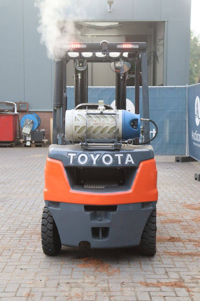 Toyota 02-8FGF25 - رافعة شوكية تعمل بالغاز: صورة 5 Toyota 02-8FGF25 - رافعة شوكية تعمل بالغاز: صورة 5