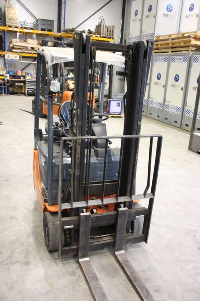 رافعة شوكية كهربائية Toyota 8FBE15T: صورة 6