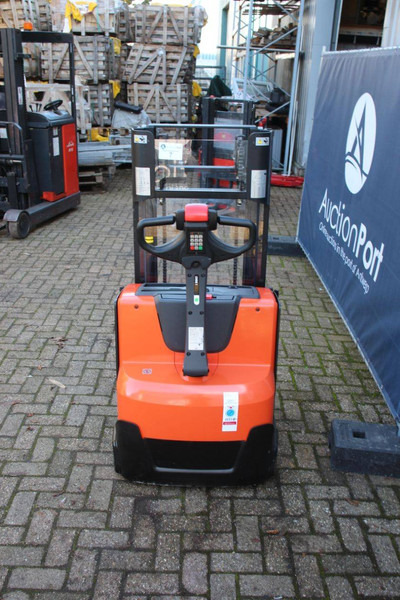 Toyota SWE200D - آلة تكديس: صورة 4 Toyota SWE200D - آلة تكديس: صورة 4