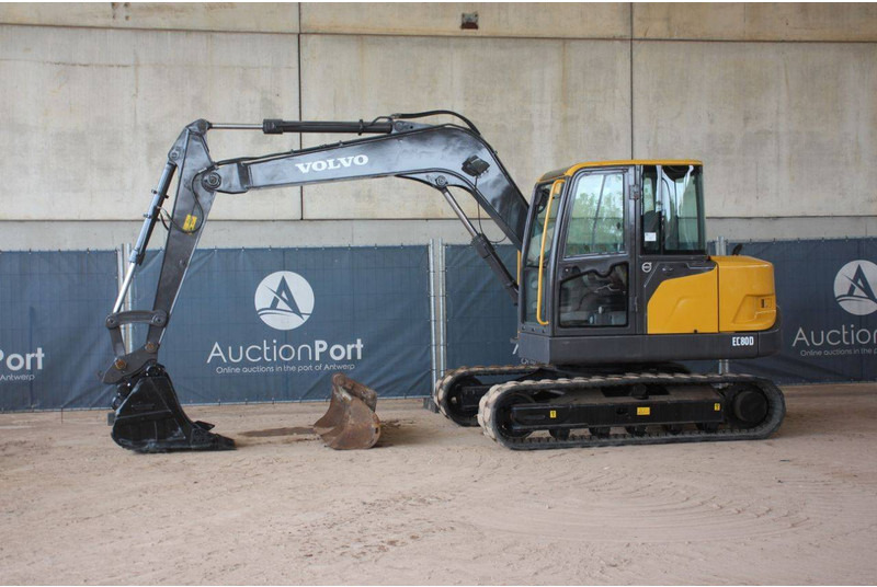 Volvo EC80D - حفار زاحف: صورة 1 Volvo EC80D - حفار زاحف: صورة 1