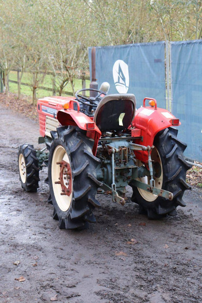 Yanmar YM2220D - جرار: صورة 4 Yanmar YM2220D - جرار: صورة 4