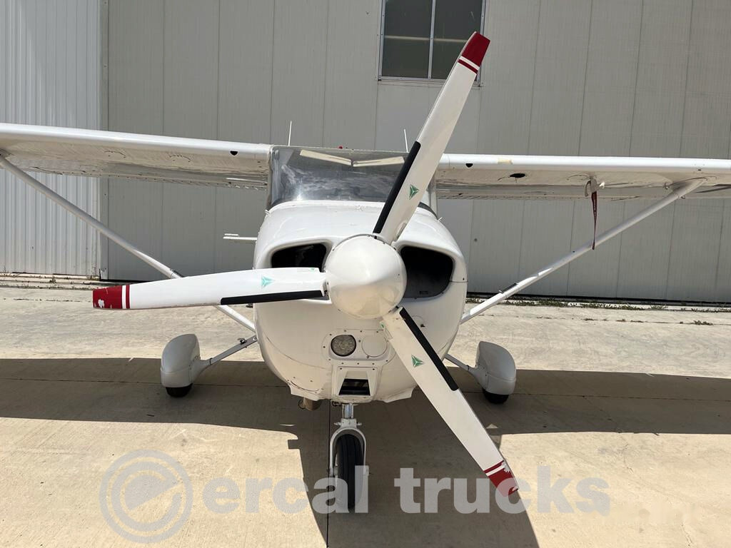1977 Cessna 172N Diesel TC-EHO Airplane - معدات الدعم الأرضي: صورة 4 1977 Cessna 172N Diesel TC-EHO Airplane - معدات الدعم الأرضي: صورة 4