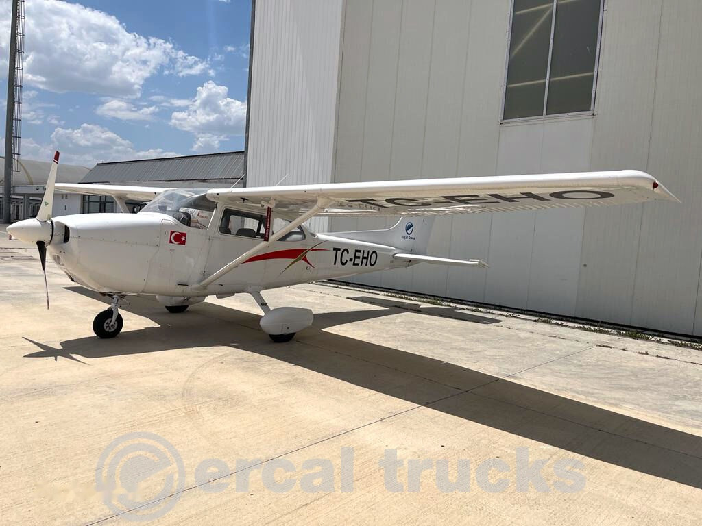 1977 Cessna 172N Diesel TC-EHO Airplane - معدات الدعم الأرضي: صورة 1 1977 Cessna 172N Diesel TC-EHO Airplane - معدات الدعم الأرضي: صورة 1