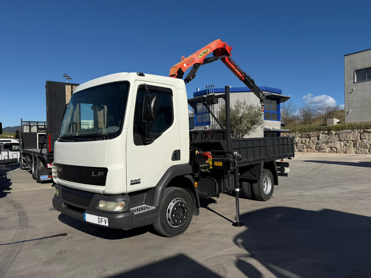 DAF LF FA 45.180 (Platform and Crane) - شاحنات مسطحة, شاحنة كرين: صورة 5 DAF LF FA 45.180 (Platform and Crane) - شاحنات مسطحة, شاحنة كرين: صورة 5