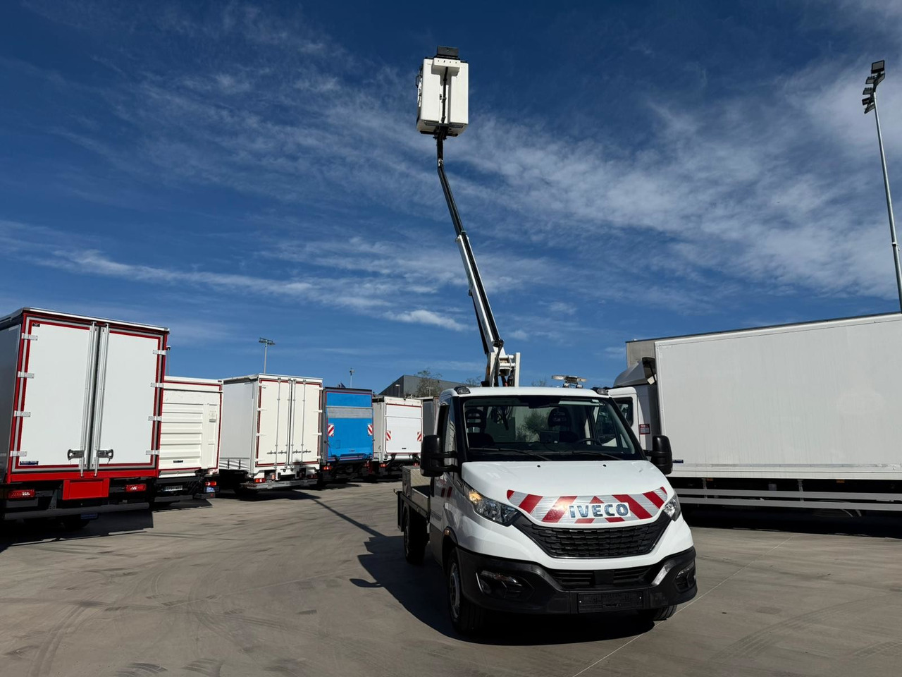 IVECO 35S14 Daily E6 (Basket) - منصة محمولة مثبتة على الشاحنة: صورة 4 IVECO 35S14 Daily E6 (Basket) - منصة محمولة مثبتة على الشاحنة: صورة 4
