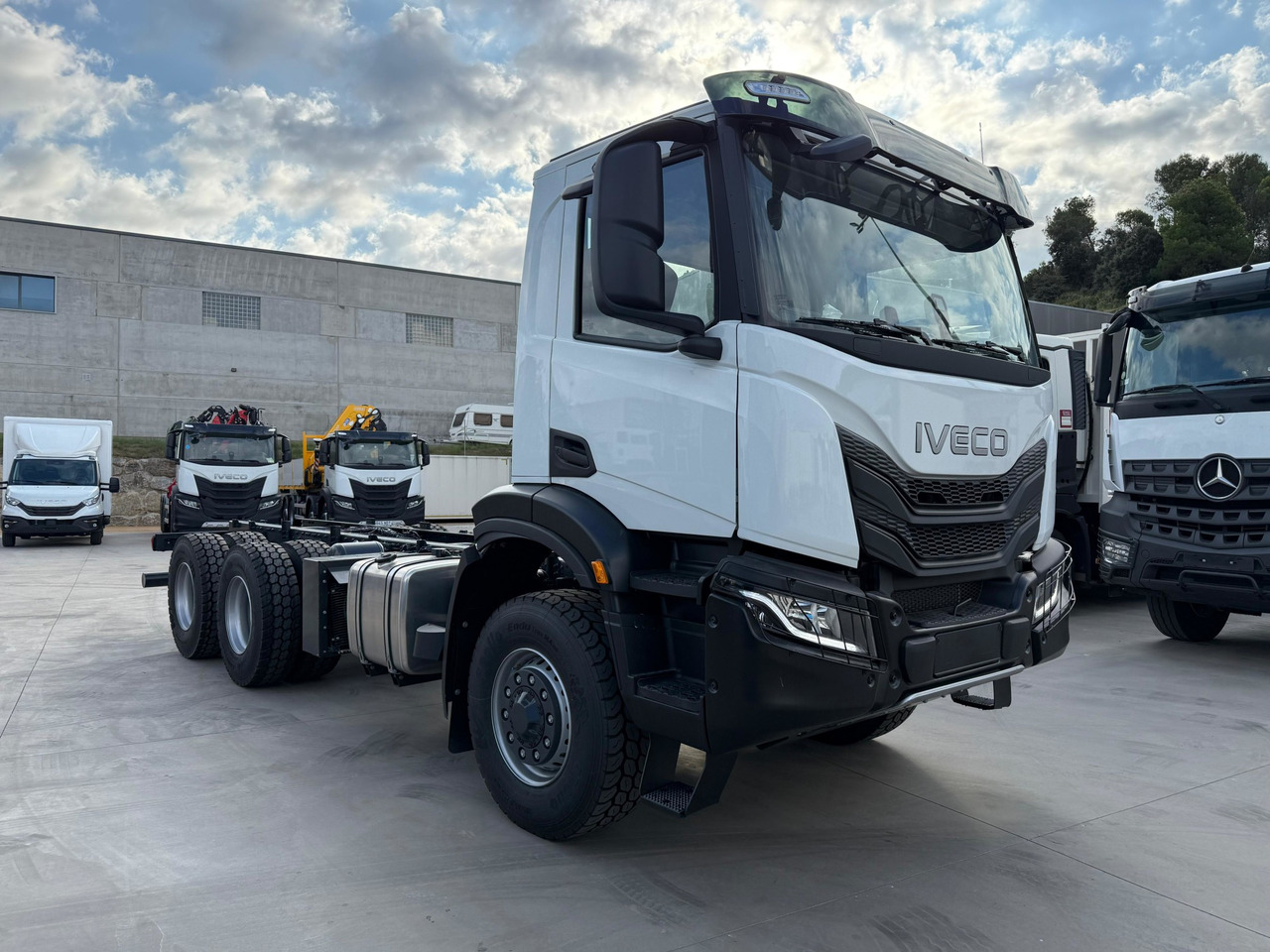 IVECO AD300X46Z OFF X-Way HI-TRACTION E6 (Chassis) - شاحنة بهيكل معدني للمقصورة: صورة 2 IVECO AD300X46Z OFF X-Way HI-TRACTION E6 (Chassis) - شاحنة بهيكل معدني للمقصورة: صورة 2