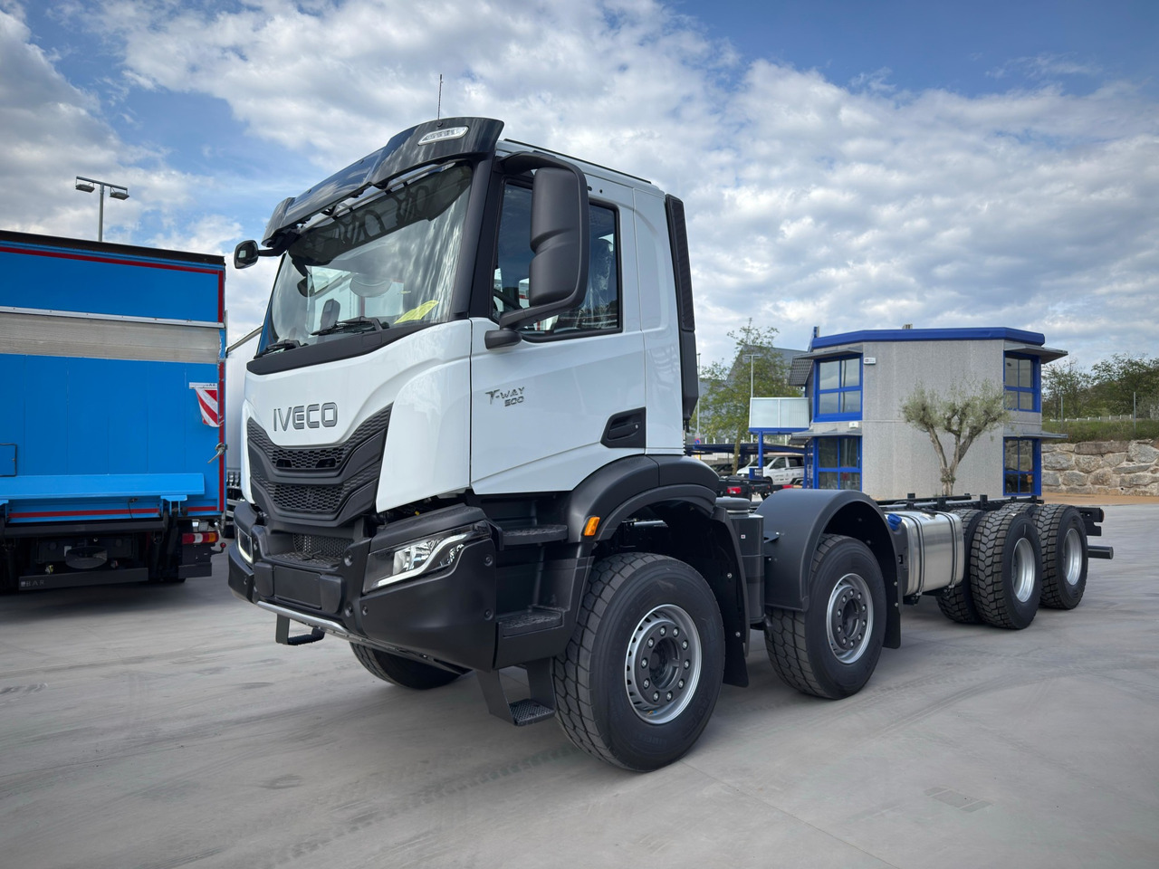 IVECO AD410T50 T-WAY 8x4 E6 (Chassis) - شاحنة بهيكل معدني للمقصورة: صورة 1 IVECO AD410T50 T-WAY 8x4 E6 (Chassis) - شاحنة بهيكل معدني للمقصورة: صورة 1