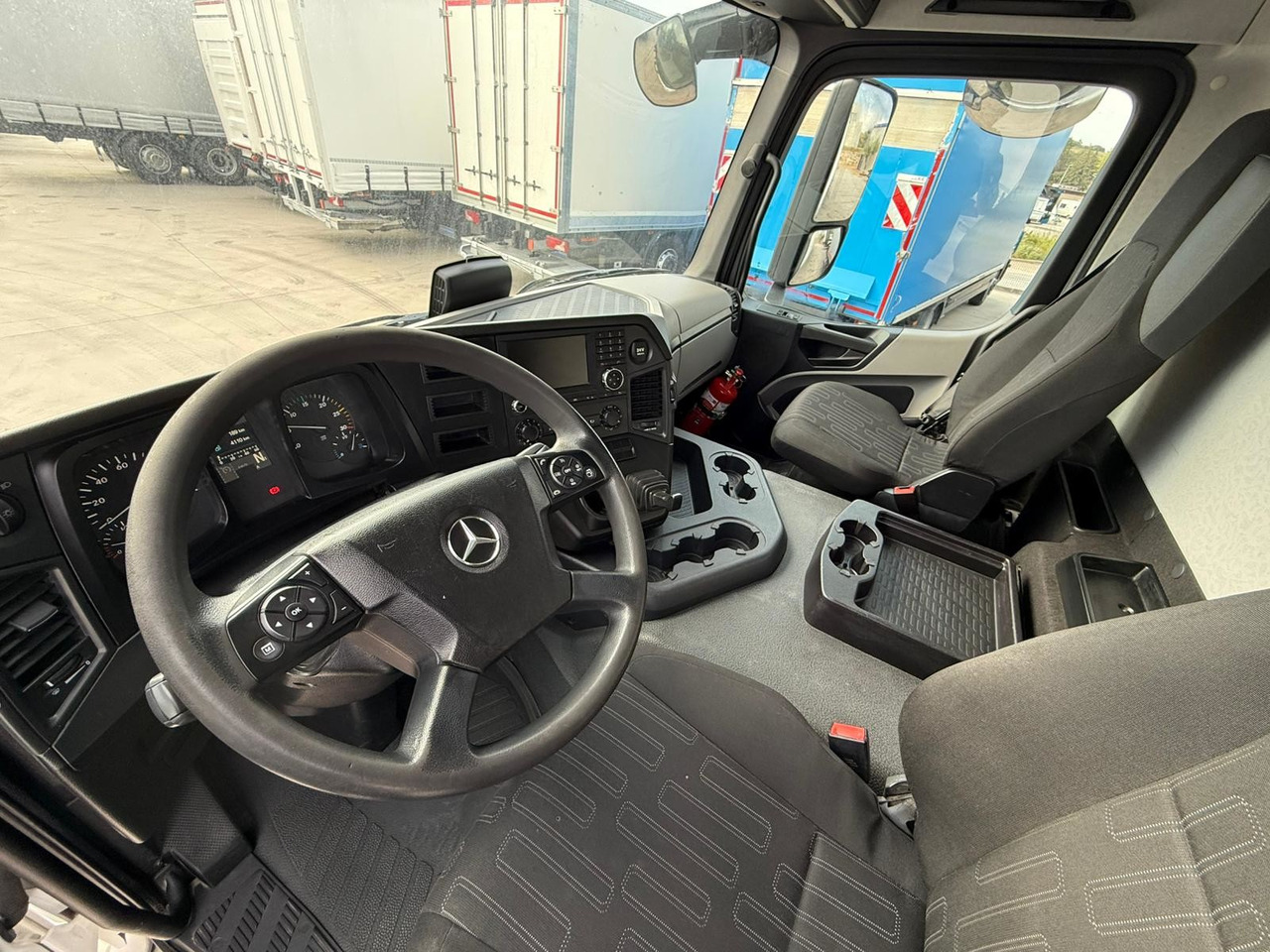 MERCEDES BENZ 18.27 Antos E6 (Tauliner) - شاحنة ذات ستائر جانبية: صورة 5 MERCEDES BENZ 18.27 Antos E6 (Tauliner) - شاحنة ذات ستائر جانبية: صورة 5