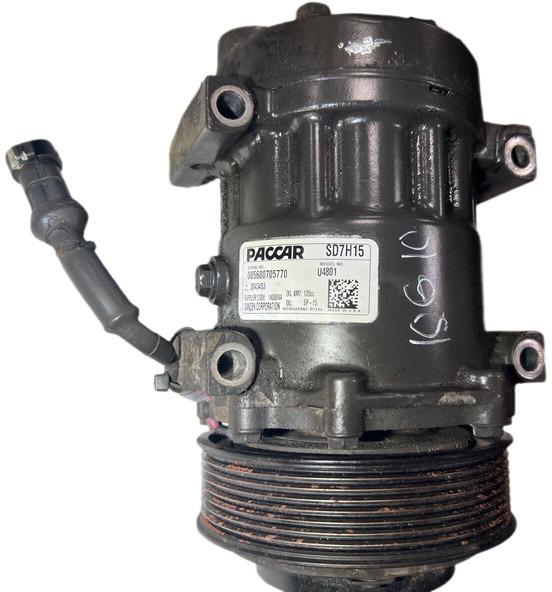 DAF XF - ضاغط المكيف: صورة 1 DAF XF - ضاغط المكيف: صورة 1