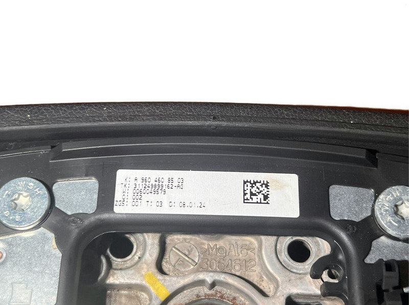 Mercedes-Benz MP5 - عجلة القيادة: صورة 4 Mercedes-Benz MP5 - عجلة القيادة: صورة 4