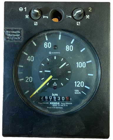 Mercedes-Benz - لوحة العدادات: صورة 1 Mercedes-Benz - لوحة العدادات: صورة 1