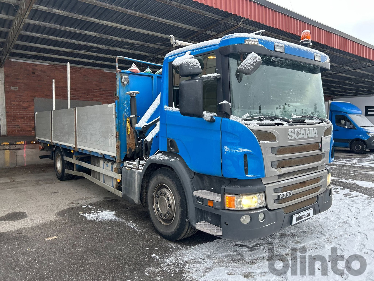 Brädgårdsbil / SCANIA P250 / Nybesiktigad kran - شاحنات مسطحة, شاحنة كرين: صورة 3 Brädgårdsbil / SCANIA P250 / Nybesiktigad kran - شاحنات مسطحة, شاحنة كرين: صورة 3
