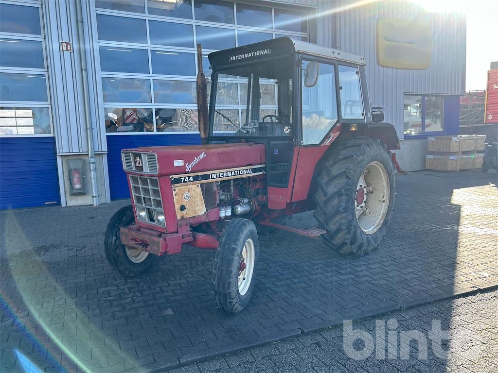 Case IHC 744 - جرار: صورة 1 Case IHC 744 - جرار: صورة 1