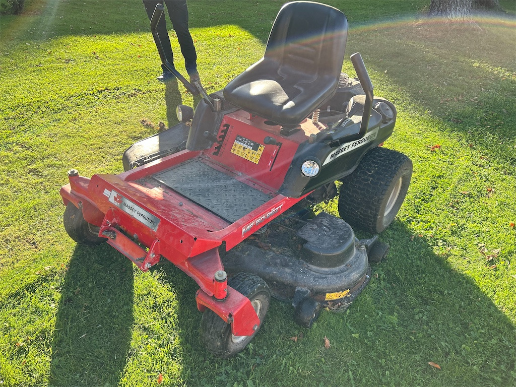 Massey Ferguson MF 50-30ZT - جزازة عشب الحدائق: صورة 1 Massey Ferguson MF 50-30ZT - جزازة عشب الحدائق: صورة 1