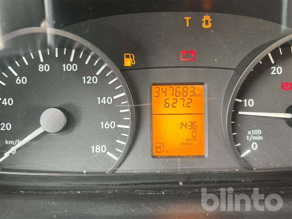 Mercedes Benz 516 Sprinter (2015) - شاحنة توصيل مبردة: صورة 5 Mercedes Benz 516 Sprinter (2015) - شاحنة توصيل مبردة: صورة 5