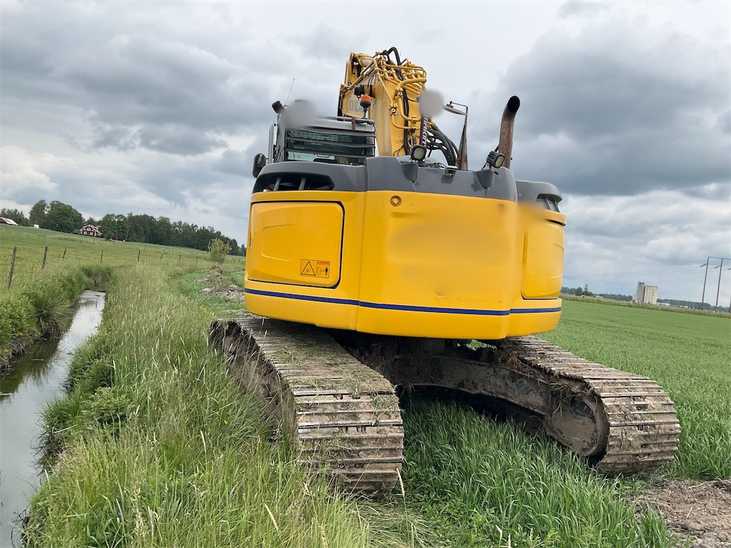 New Holland kobelco E235 B se - حفار زاحف: صورة 2 New Holland kobelco E235 B se - حفار زاحف: صورة 2