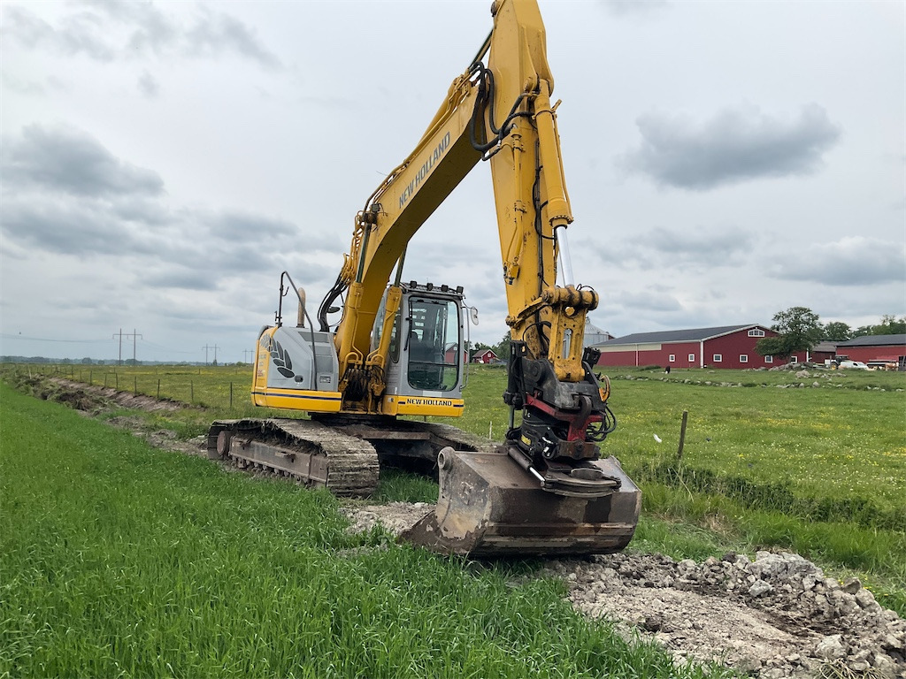 New Holland kobelco E235 B se - حفار زاحف: صورة 4 New Holland kobelco E235 B se - حفار زاحف: صورة 4